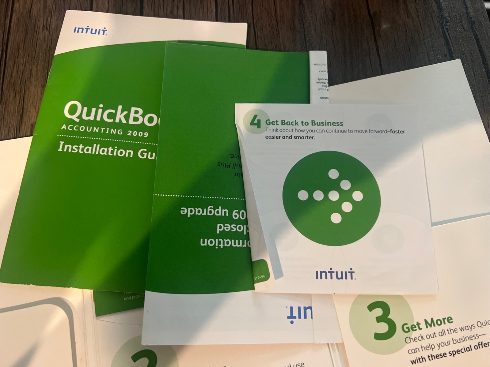 Intuit QuickBooks Accounting Pro 2009 with Key CD for Win XP / Vista
