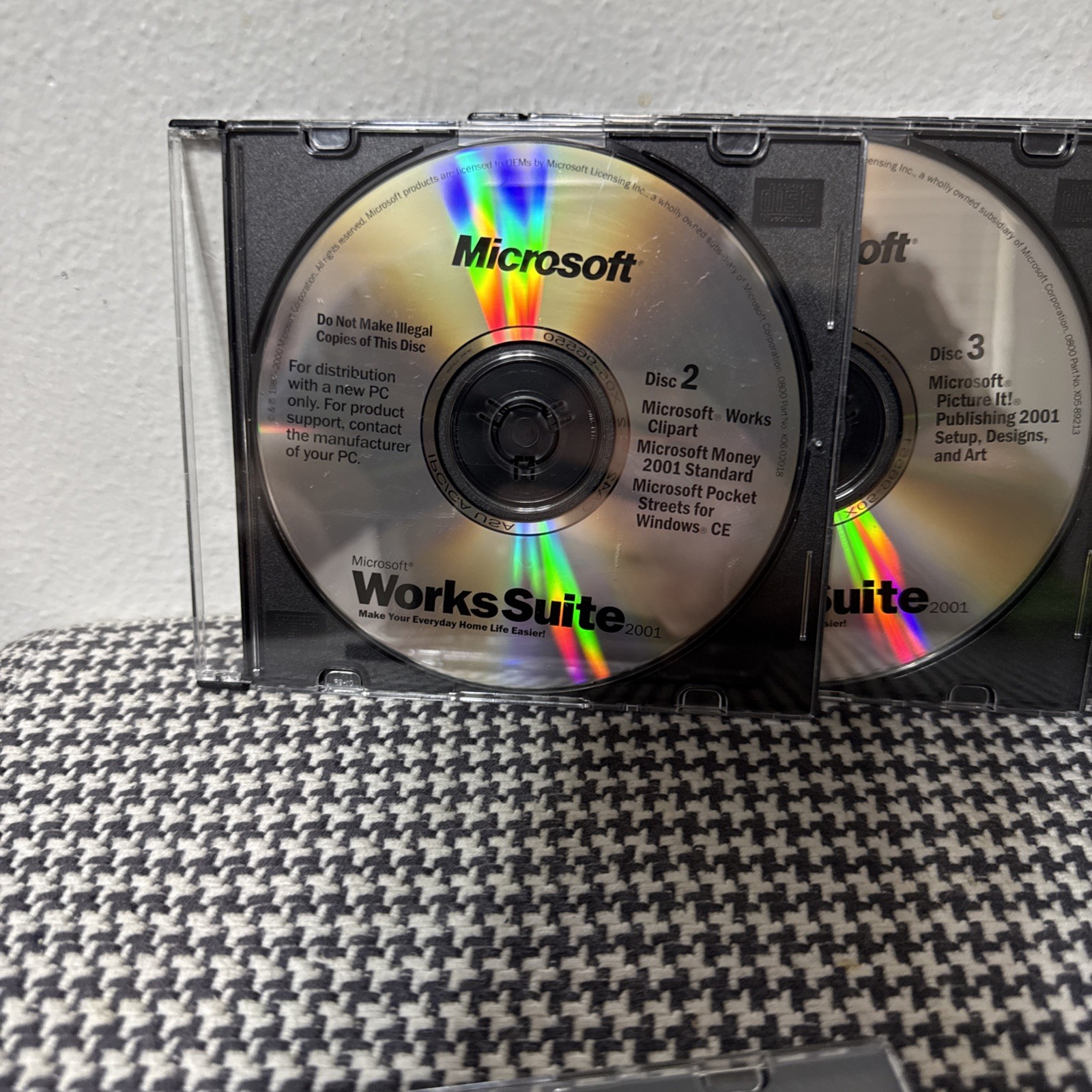 Microsoft Works Suite 2001 Windows PC CD-ROM 6 Disc Set – Word, Works 6.0