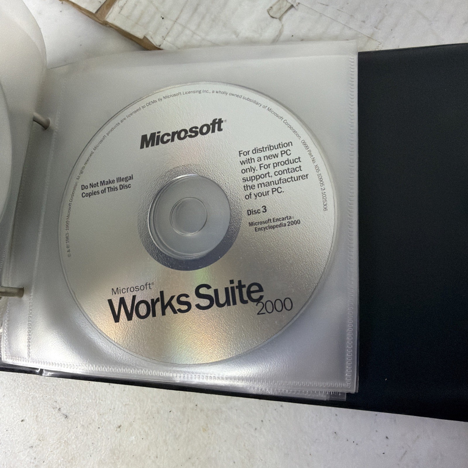 Microsoft Works Suite 2000 – Complete 7 Disc PC CD-ROM & Gateway Library Set