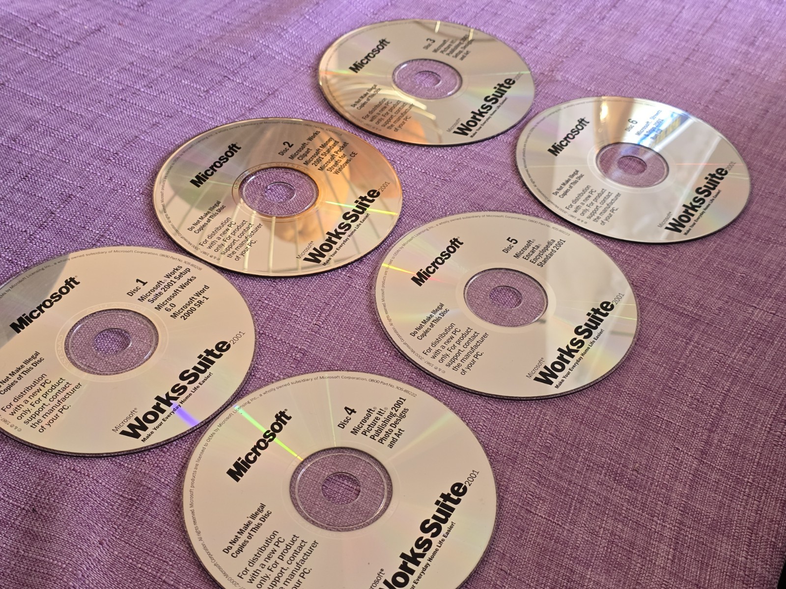 Microsoft Works Suite 2001 Windows PC CD-ROM Set Word Streets Encarta Money 6 CD