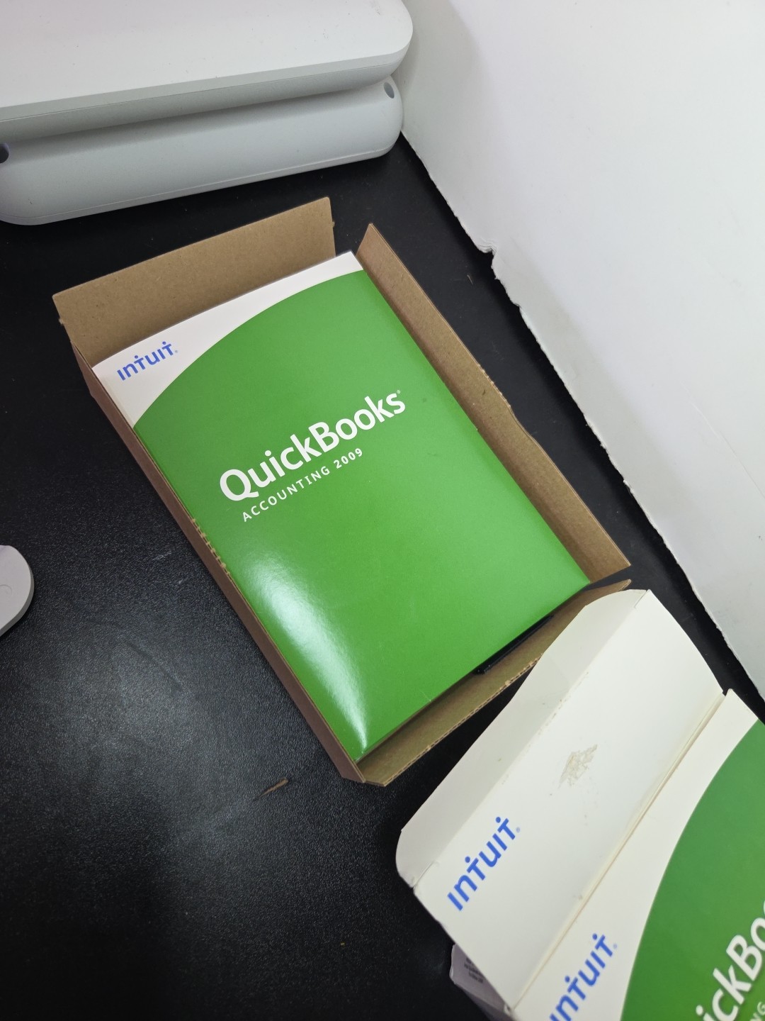 Intuit QuickBooks Pro 2009 Accounting Software Windows Complete W/ Manuals & Key
