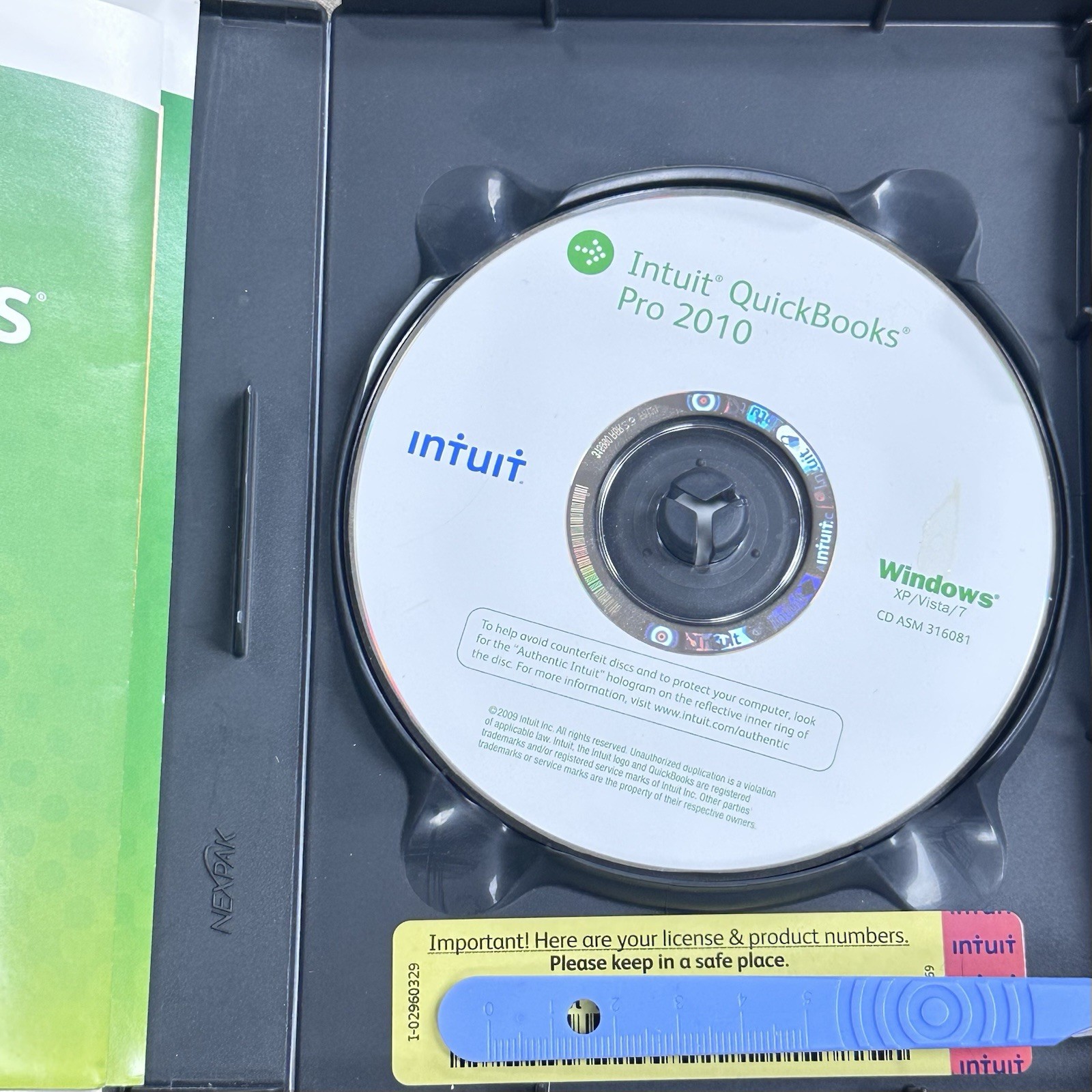 Intuit QuickBooks Pro 2010 Complete In Box CIB Windows Disc Manual