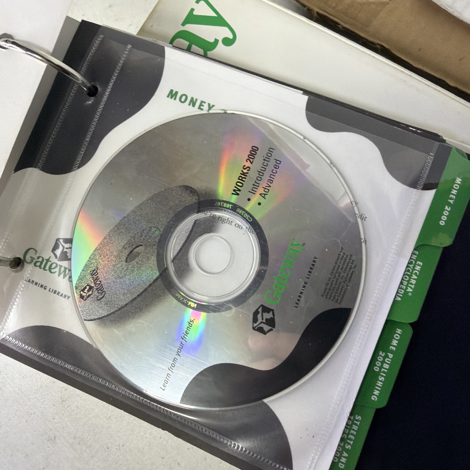 Microsoft Works Suite 2000 – Complete 7 Disc PC CD-ROM & Gateway Library Set