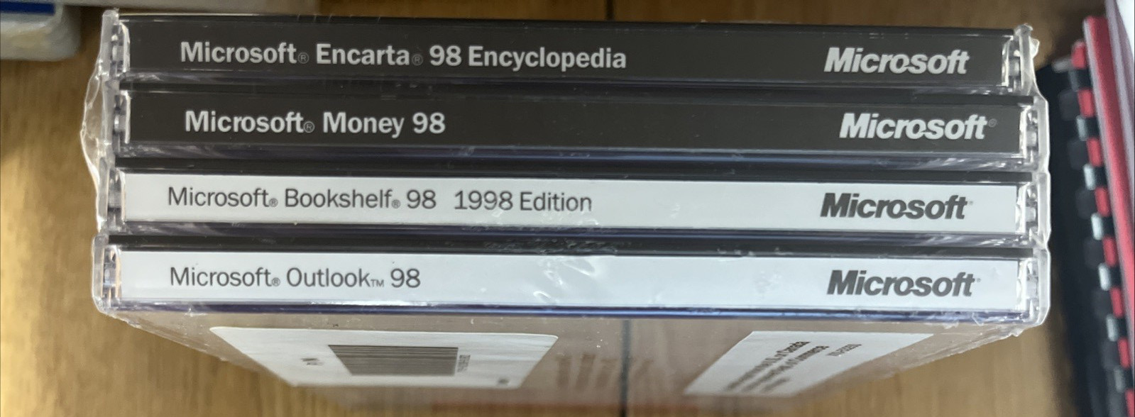 Sealed Microsoft Money 98 Encarta 98 Bookshelf 98 Outlook 98 Software Bundle
