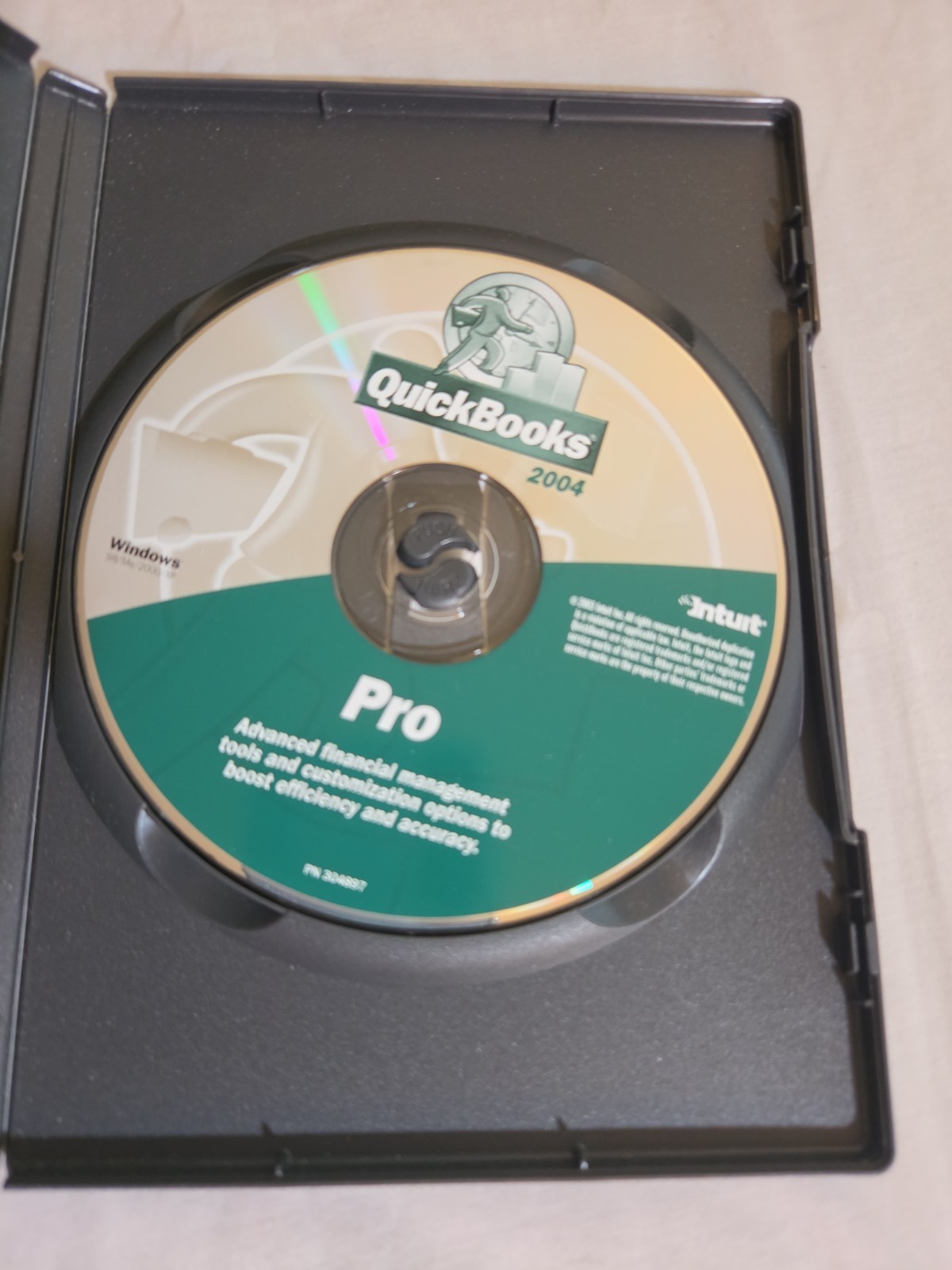 Intuit QuickBooks Pro 2004 with License for Windows 98/ME/2000/XP Used