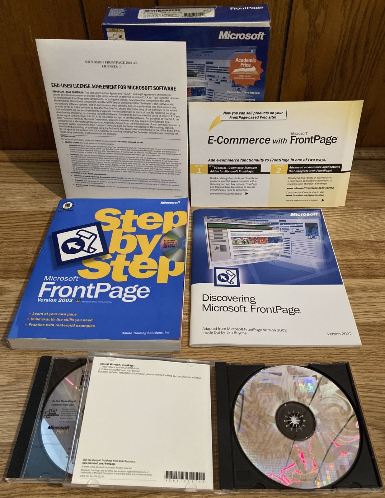 Microsoft FrontPage Version 2002, Windows 98, Complete, Used, Very Good