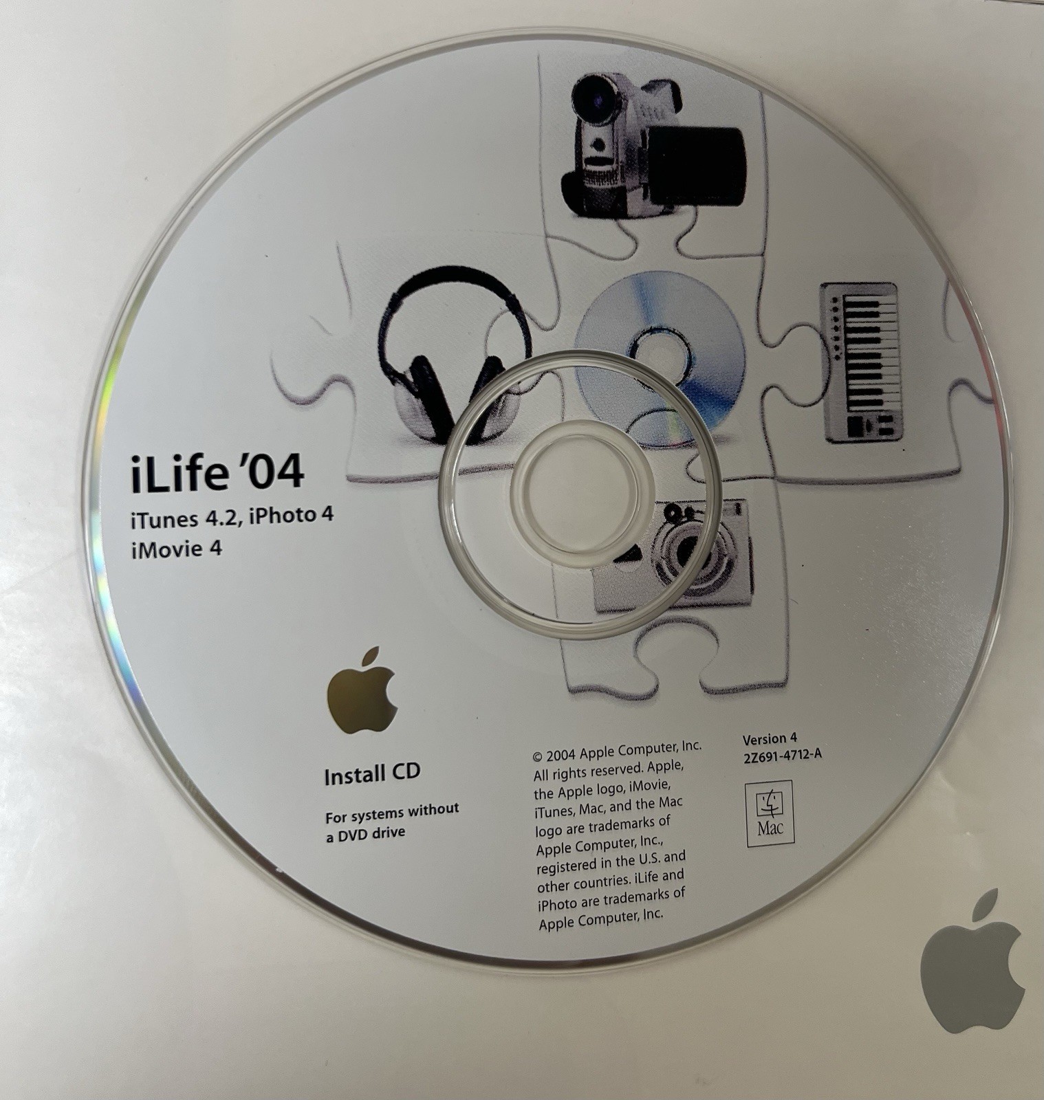 Apple iLife ’04 2Z691-4714-A DVD iMovie 4, iPhoto 4, iDVD 4, iTunes 4.2, & GB