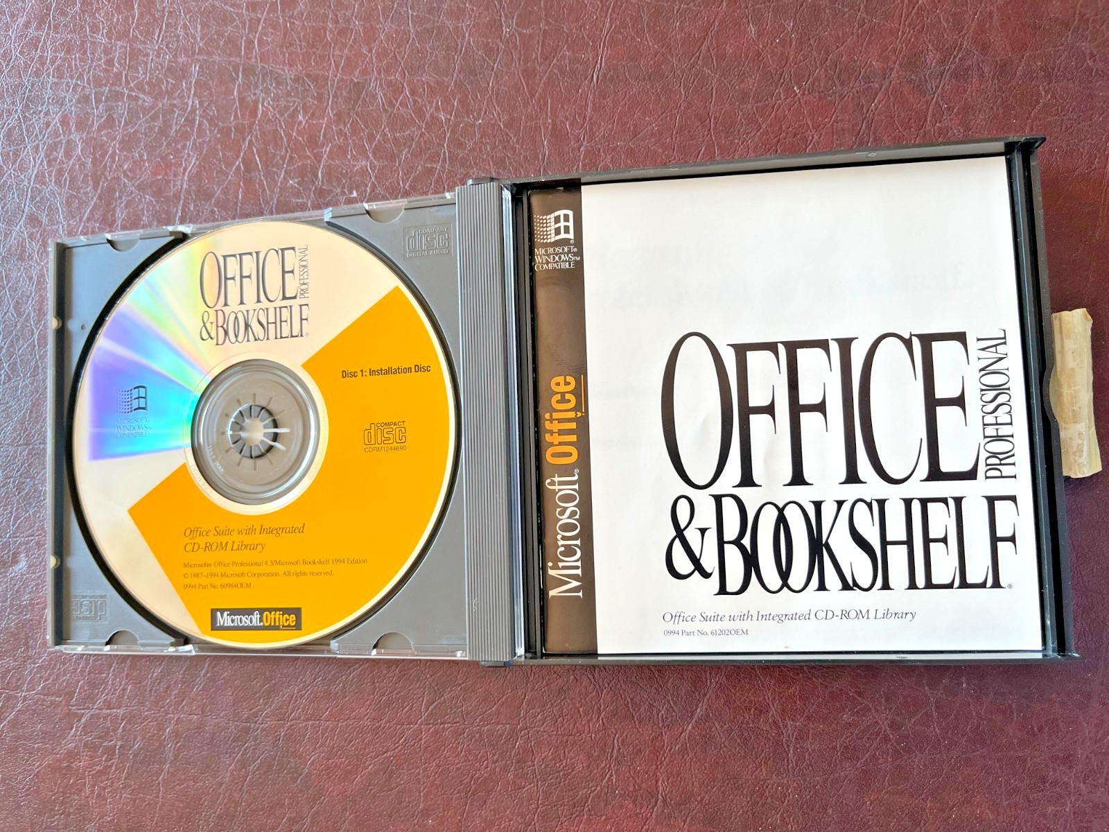 Microsoft OFFICE PROFESSIONAL & Bookshelf CD-ROM Installation SET 0f 2 Disc 1994