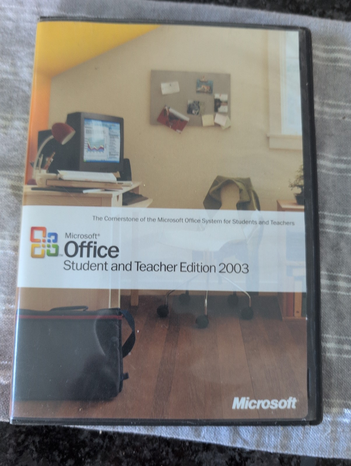 Microsoft Office 2003 Student and Teacher Edition (Retail) with Product Key