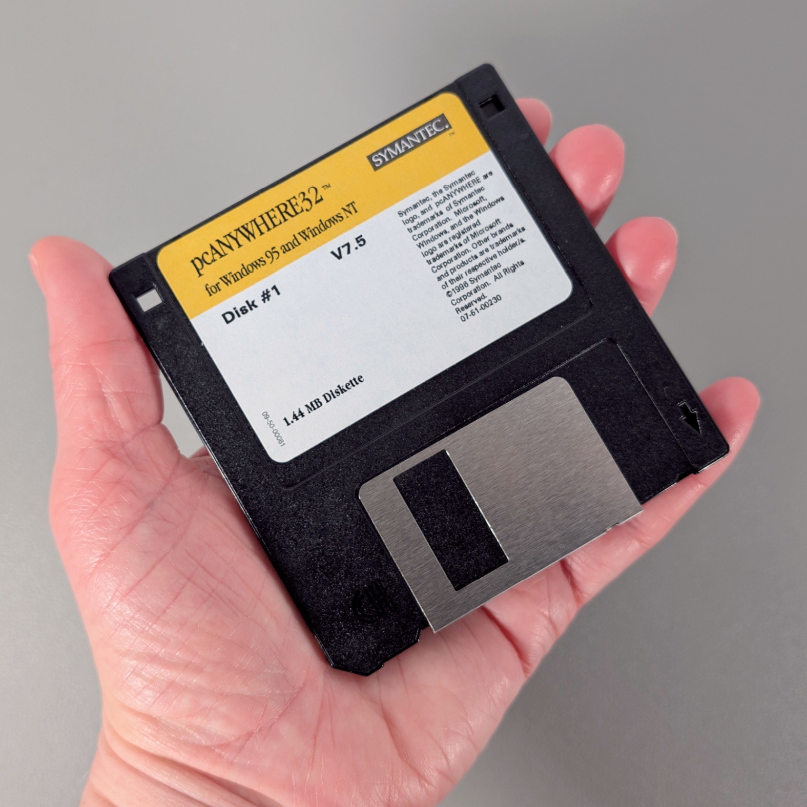 Symantec pcAnywhere 32 v7.5 for Windows 95 | 4 Floppy Disk Set | Reseller Copy