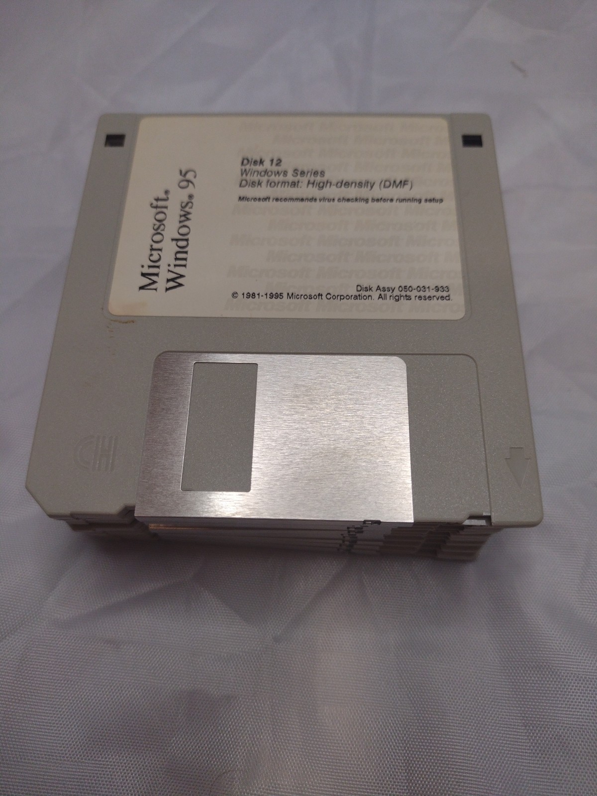 Microsoft Windows 95 , High-Density Disk Format – 13 3.5 discs