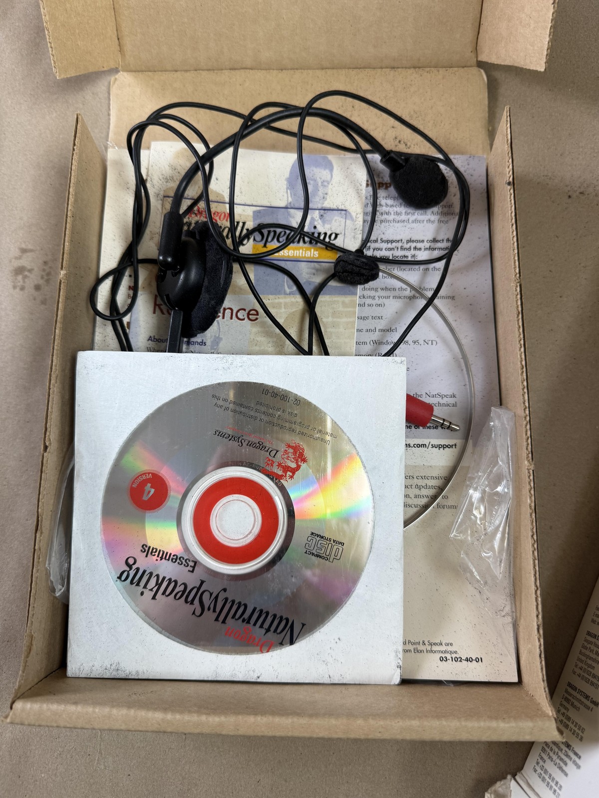 Dragon NaturallySpeaking Essentials Speech Recognition Windows 95 98 CD Software