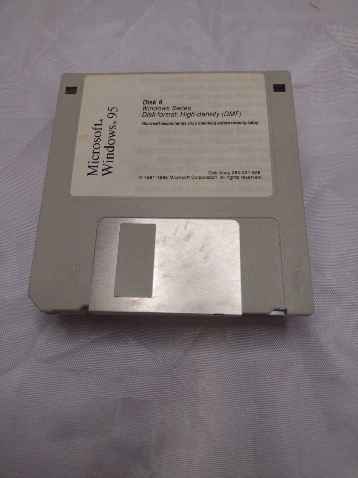 Microsoft Windows 95 , High-Density Disk Format – 13 3.5 discs