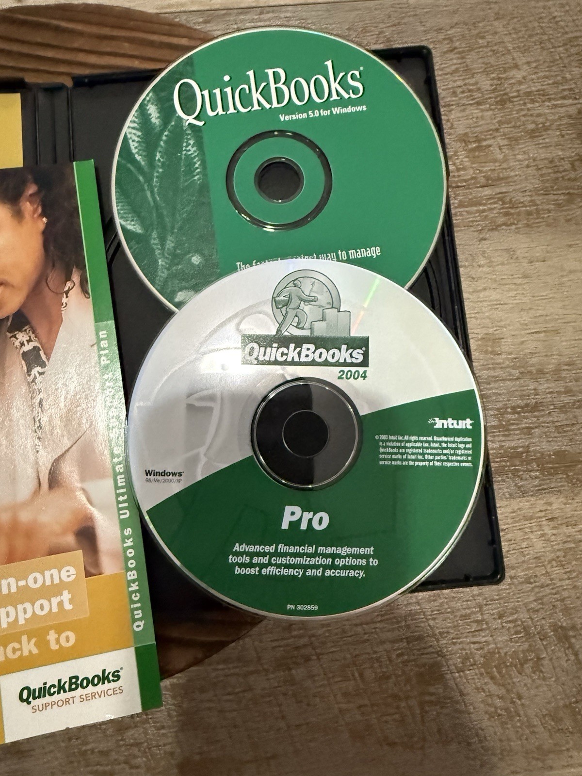 Intuit QuickBooks Pro 2004 with License for Windows 98/ME/2000/XP Used