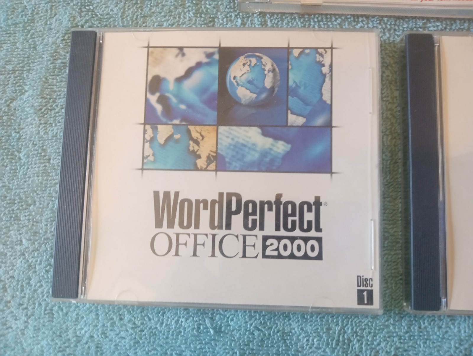 Corel WordPerfect Office 2000 – 2 CD’s And Broderbund Clickart Fonts CD