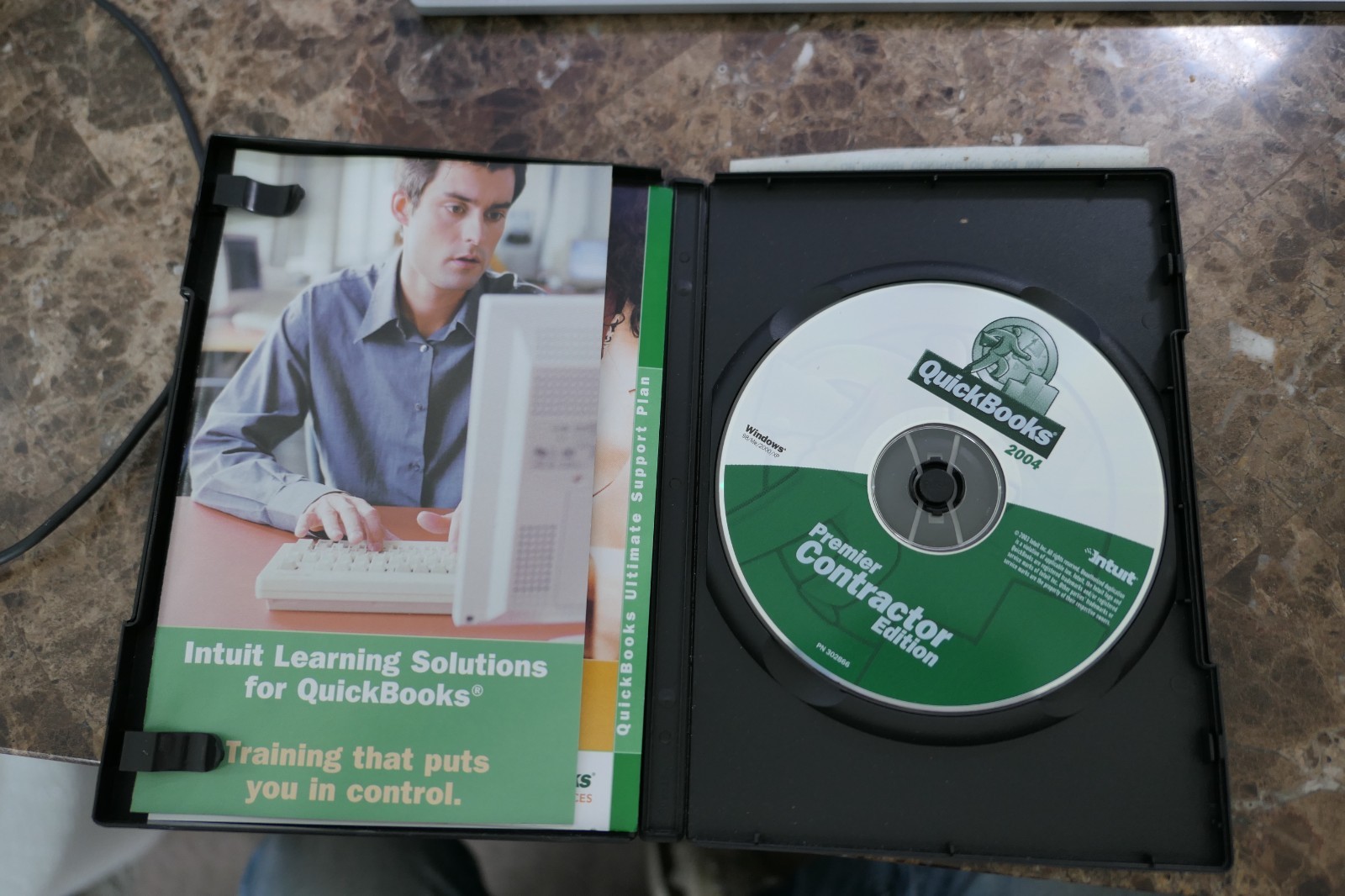Intuit Quickbooks 2004 Premier Contractor Edition Upgrade Only EUC w/Key Code