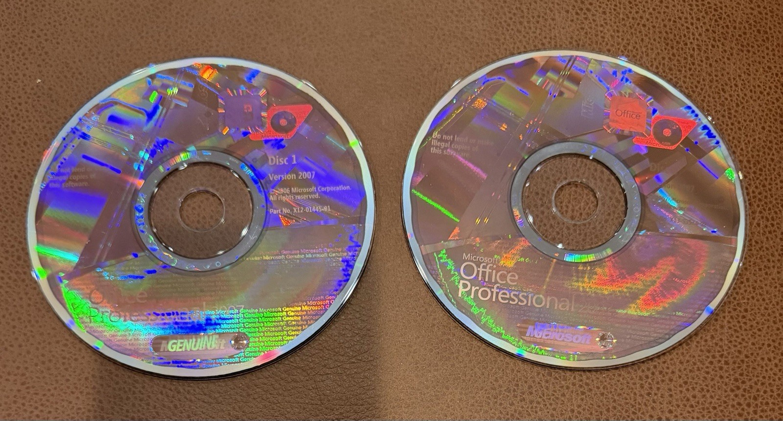 Microsoft Office Professional 2007 Complete w/ 2 Discs & Case Pre-Owned