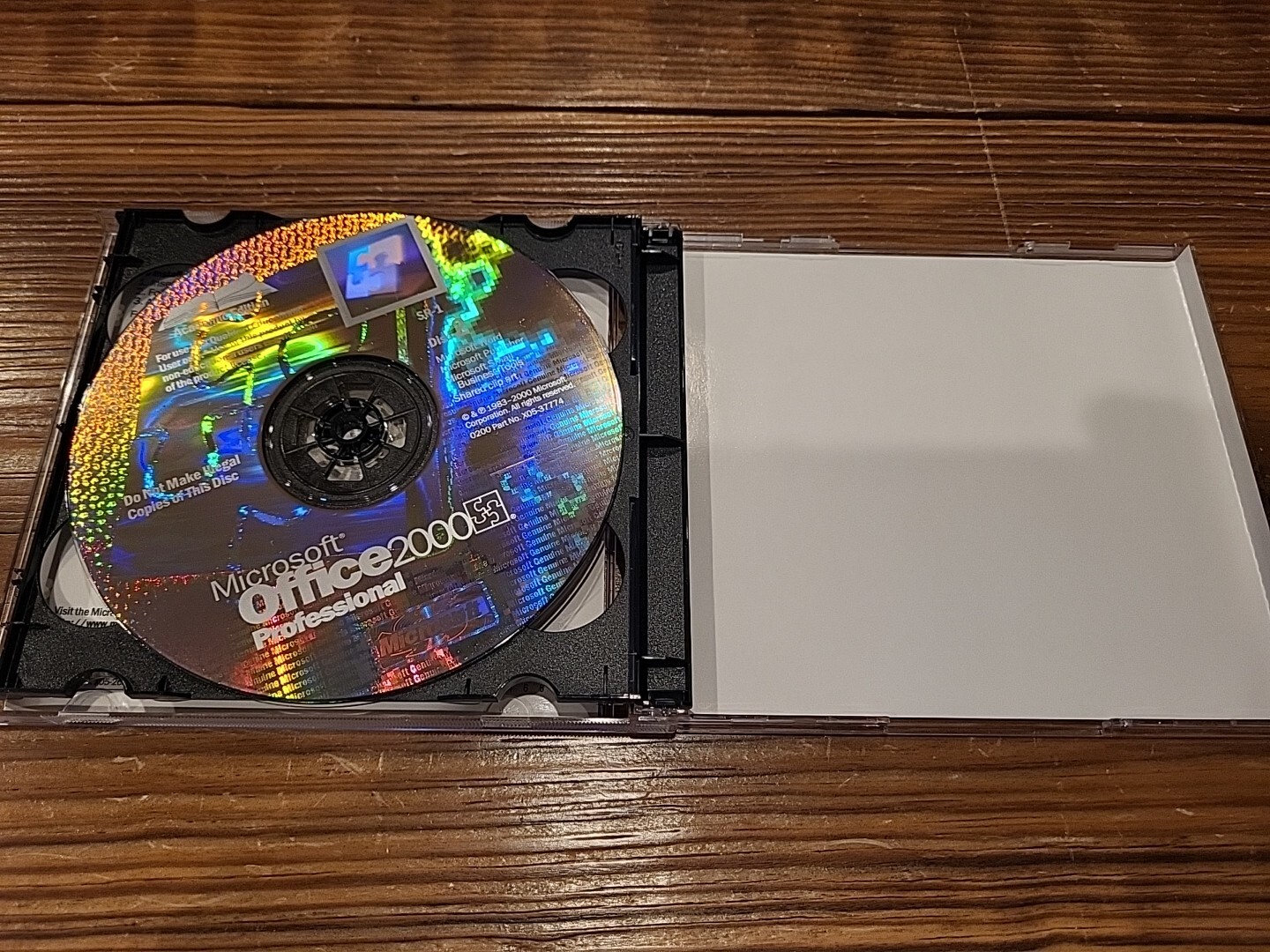 Microsoft Office 2000 Professional Academic Edition with Product Key. SR-1