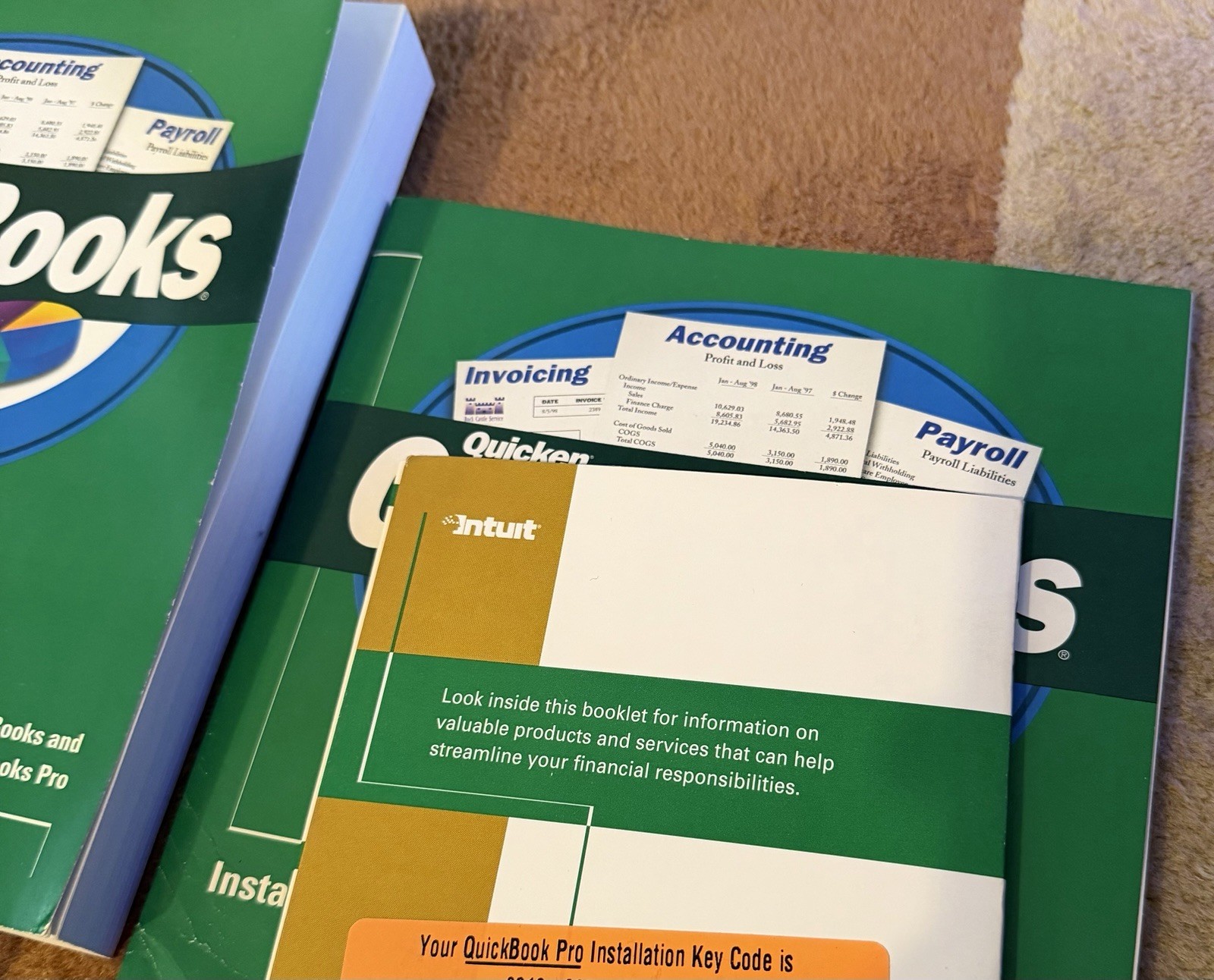 Intuit QuickBooks Pro Set: CD, Manual, Box, Guides Windows w/ Product Key