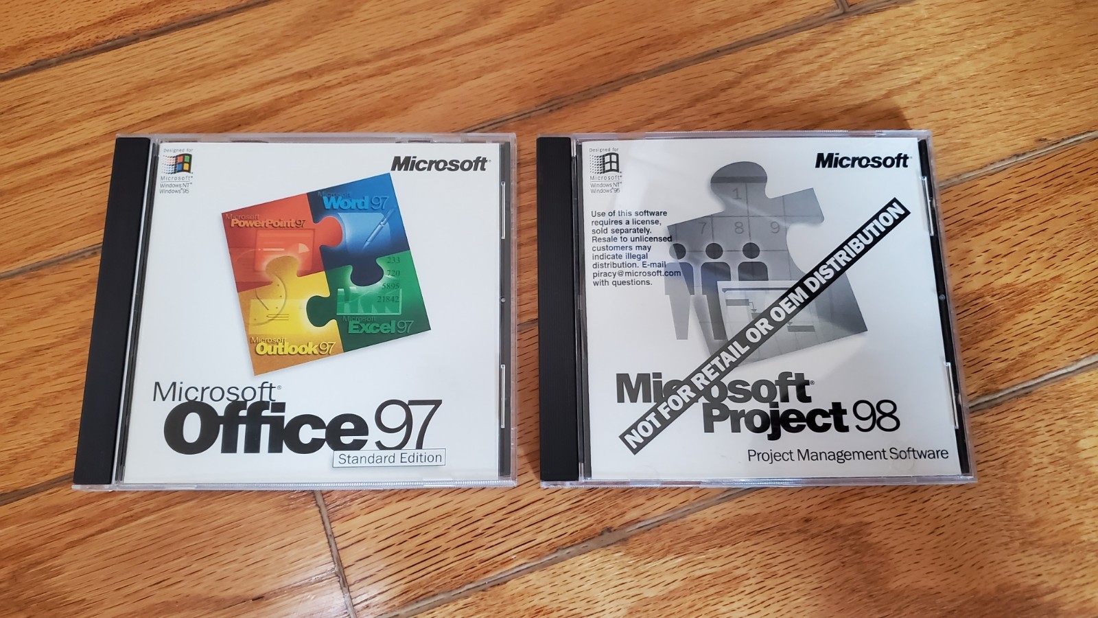 LOT of CD SOFTWARE – Microsoft Office 97 Standard Edition & Project 98 w keys