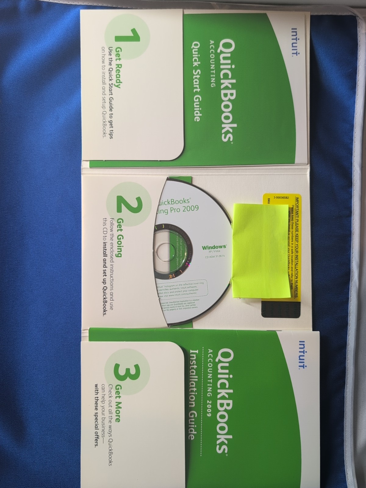 Intuit Quickbooks Accounting Desktop Pro 2009 for PC Windows XP/Vista