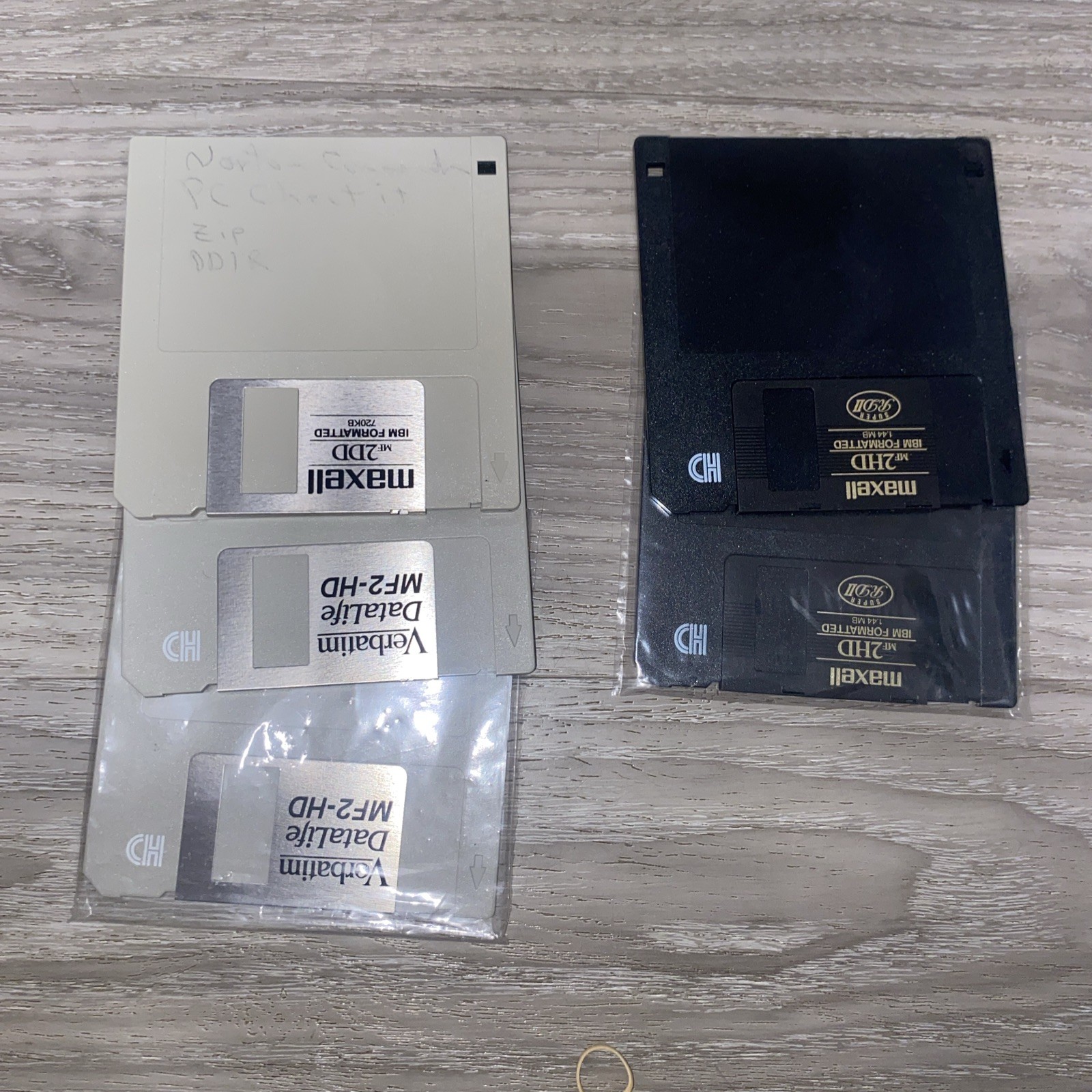22 Assorted Wordperfect 6.0 for DOS 3.5″ Floppy Disks Vintage Programs