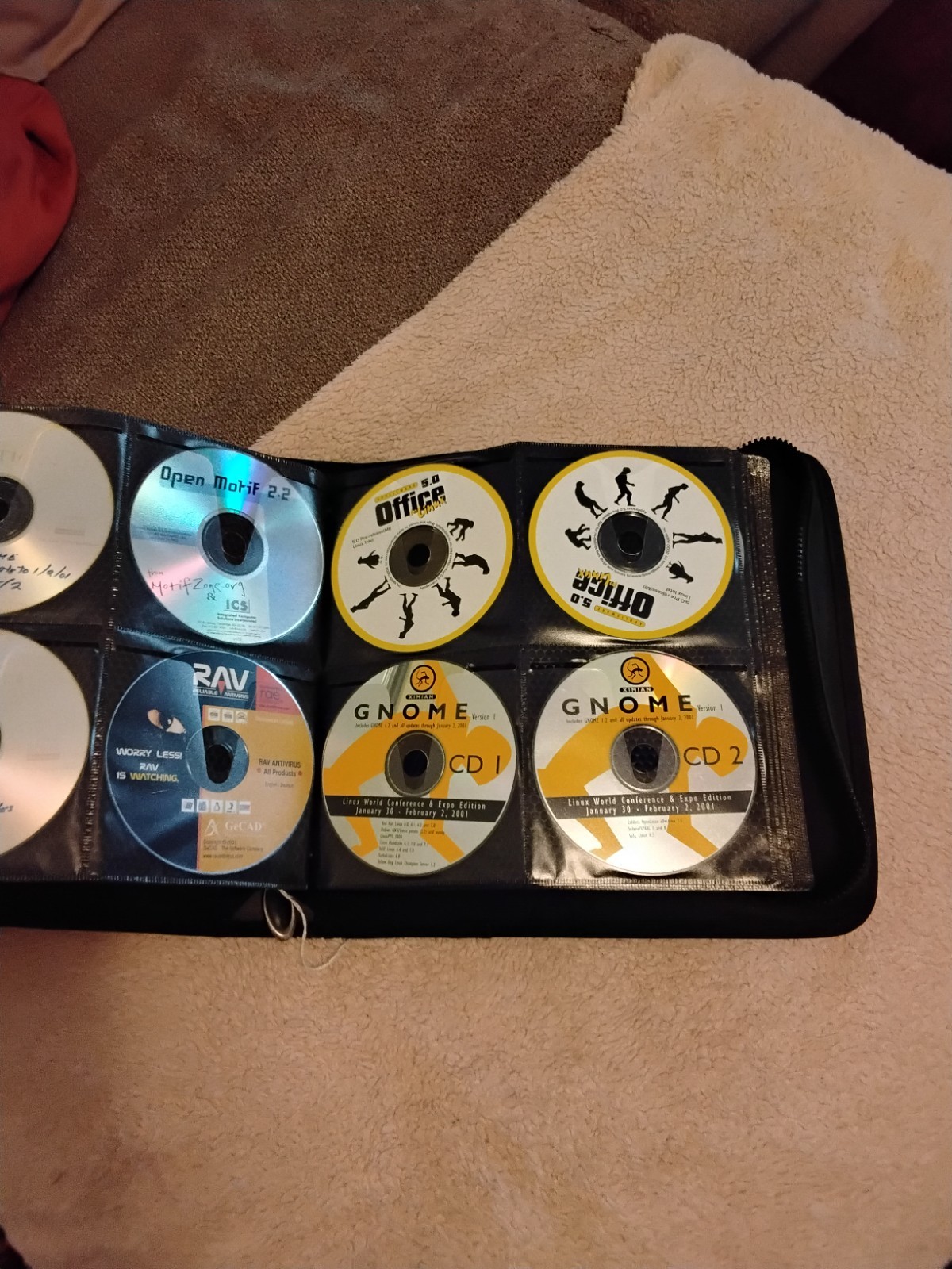 ESTATE SELL OFF- HUGE BINDER FULL OF LINUX CD’S- YOU CHOOSE-PROTECTED- vtg-SAVE$