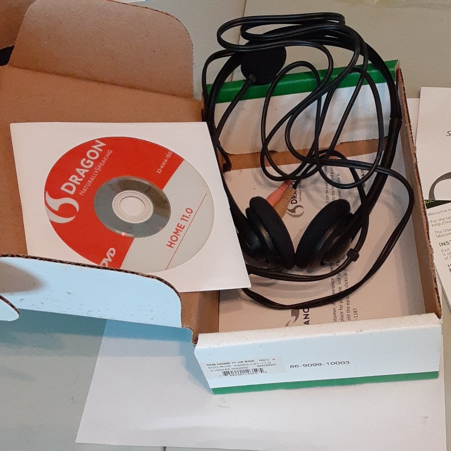 Nuance Dragon NaturallySpeaking Home 11.0 Speech Recognition DVD + Headset