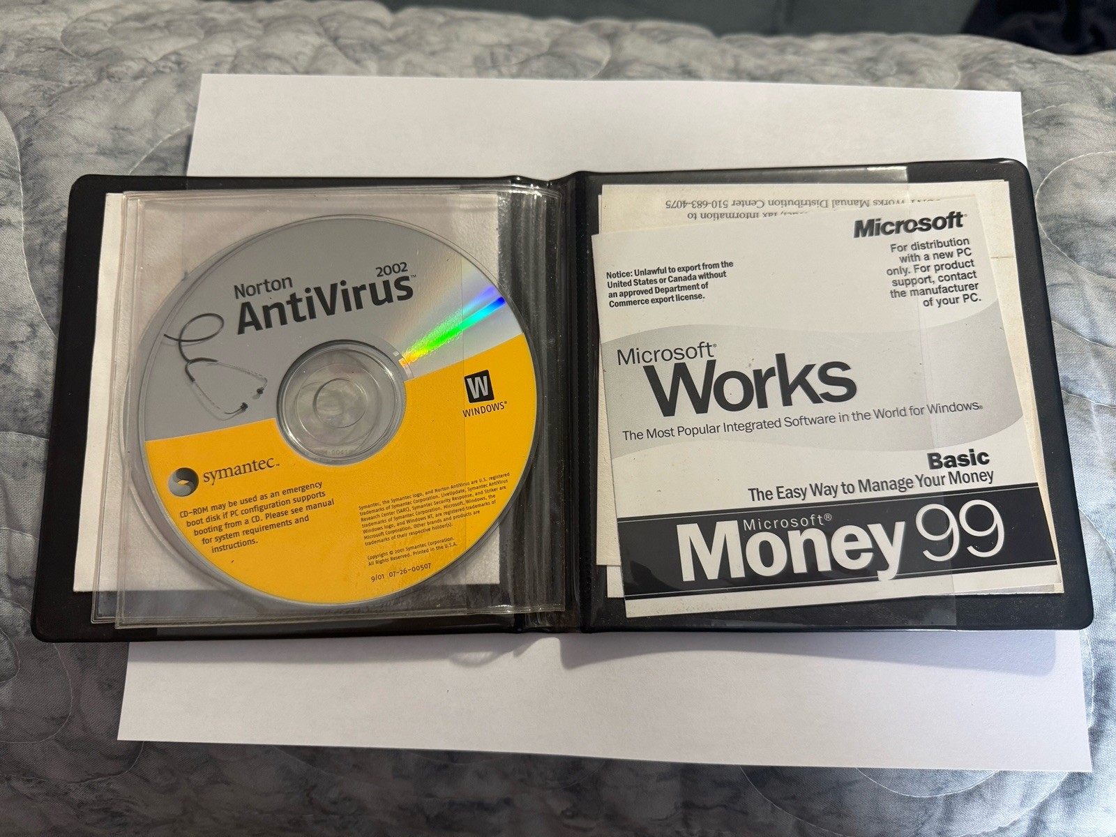 Microsoft Works & Money 99 w/COA + VAIO Studio + Norton 2002 | Vintage Software