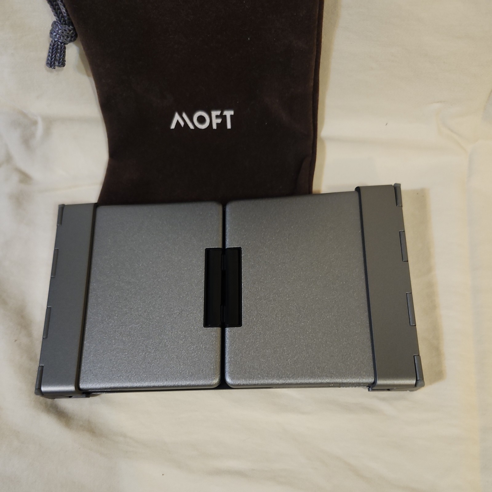 “Moft” Mobile Office For Travelers