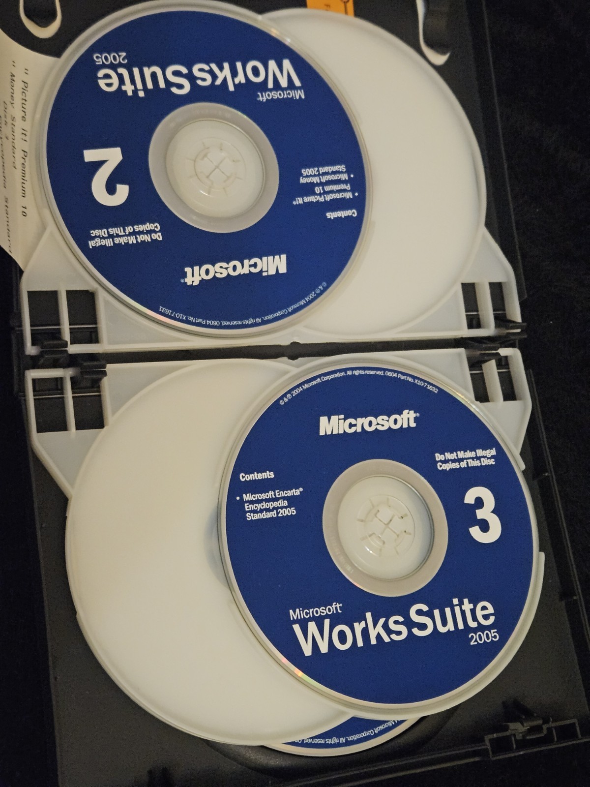 Microsoft Works Suite 2005 CD-ROM –Win 98 / 2000 / XP –No Scratches – W/Product