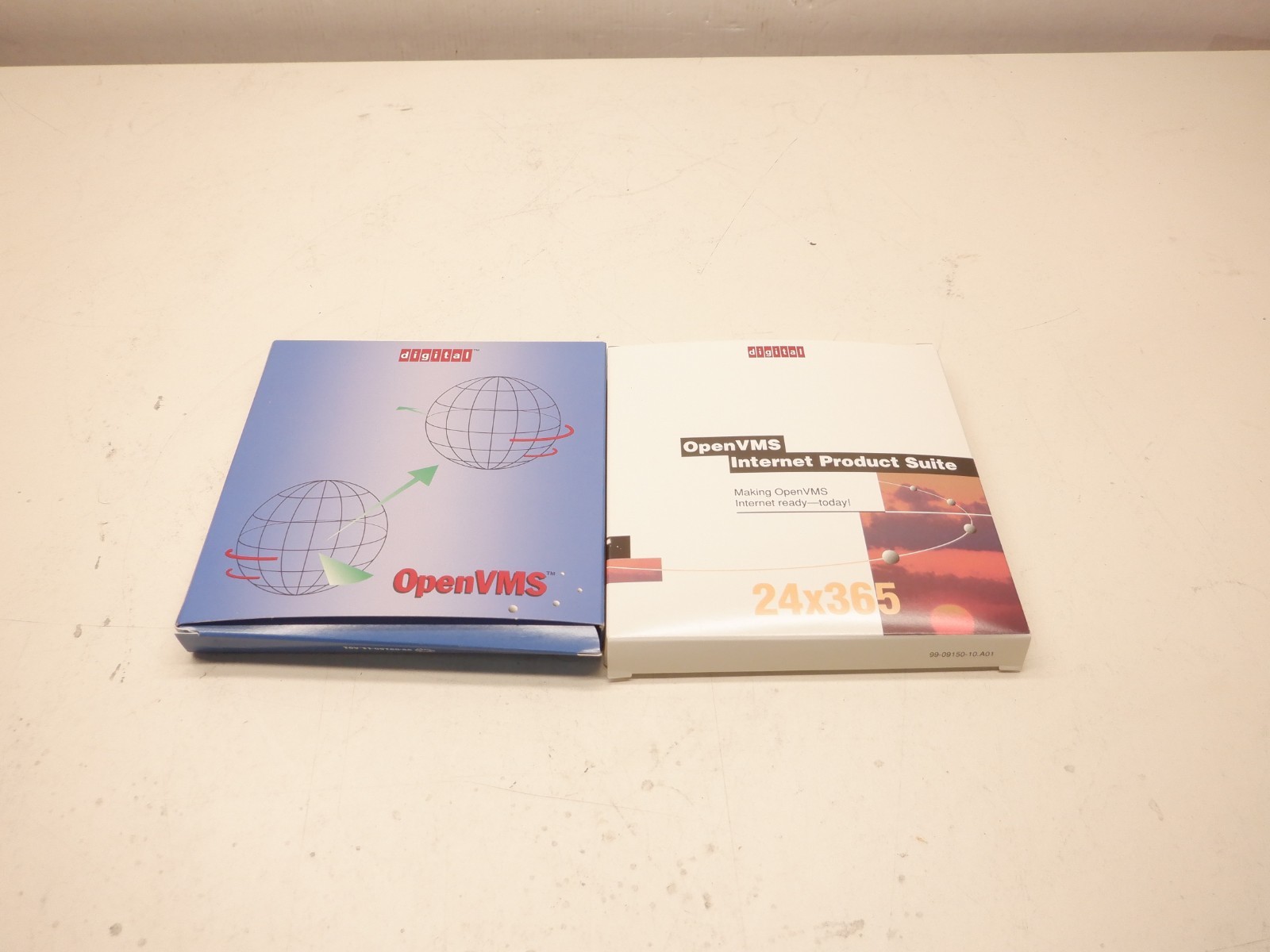 DIGITAL OPENVMS QVMS ALPHA V7.1 CDROM KIT QA-MT1AA-H8