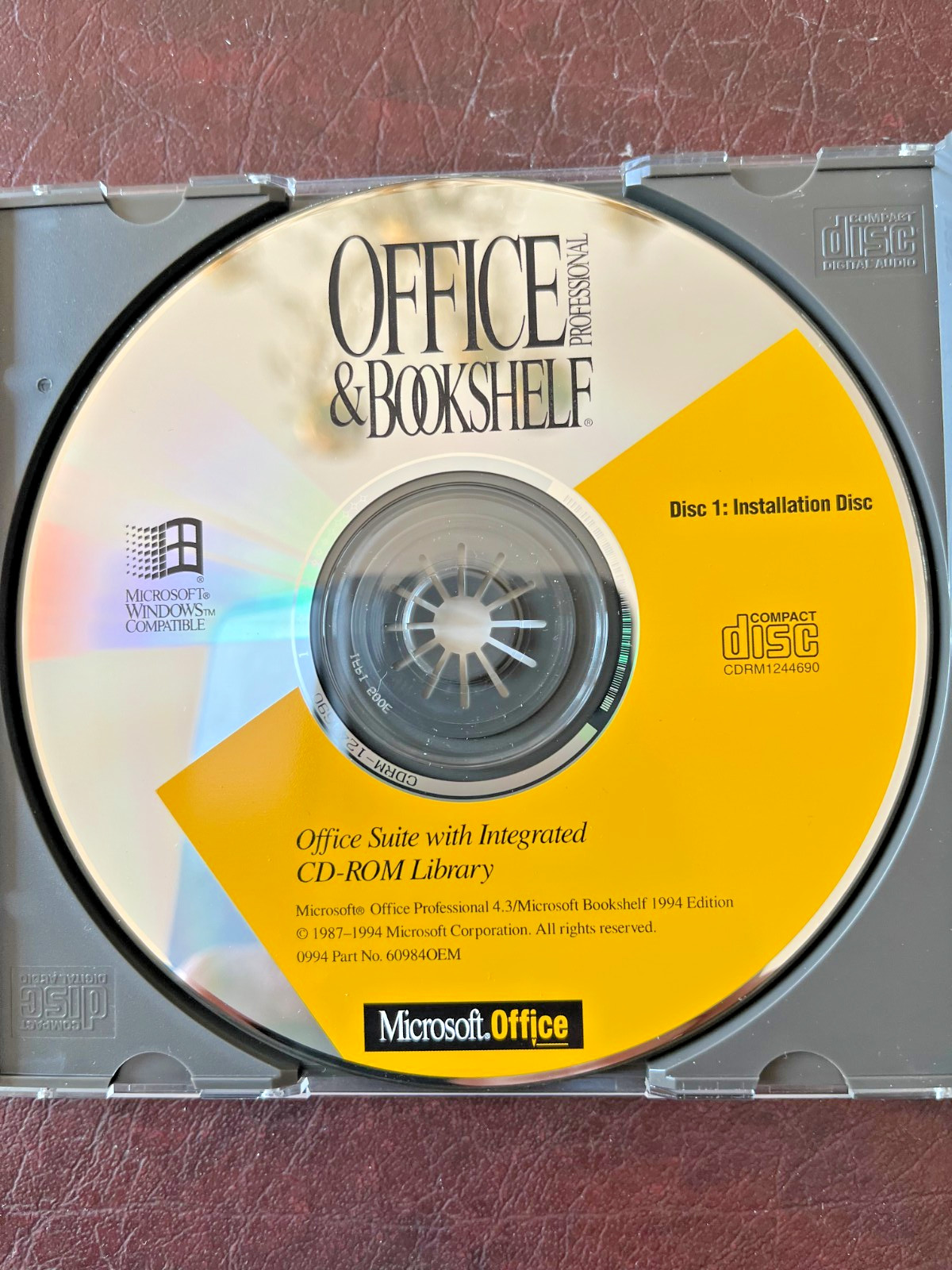 Microsoft OFFICE PROFESSIONAL & Bookshelf CD-ROM Installation SET 0f 2 Disc 1994