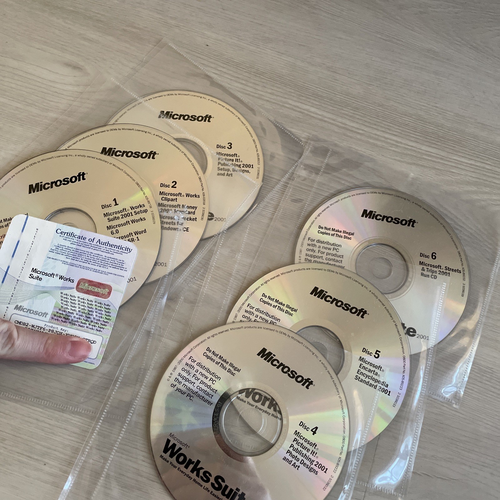 Microsoft Works Suite 2000 W/ Product Key