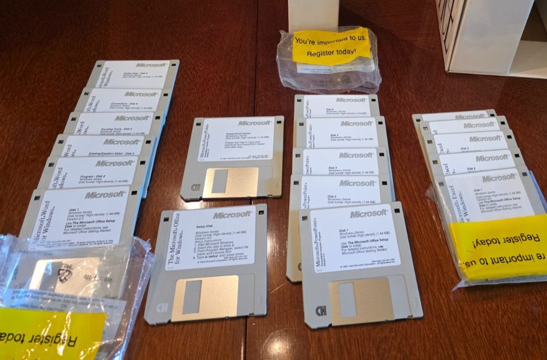 The Microsoft Office 3.0 (1992) WINDOWS 3.5″ Vintage Word Excel PowerPoint Mail