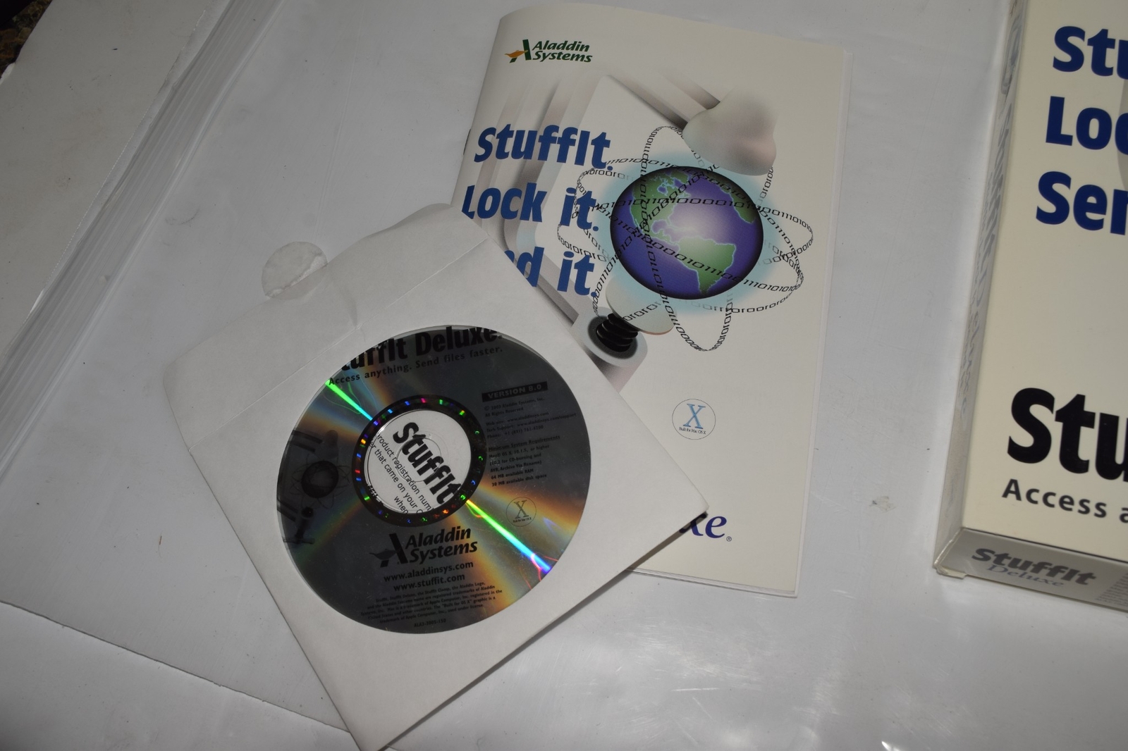 *TC* ALADDIN SYSTEMS STUFFIT LOCK IT SEND IT STUFFIT DELUXE SOFTWARE (JMS8)
