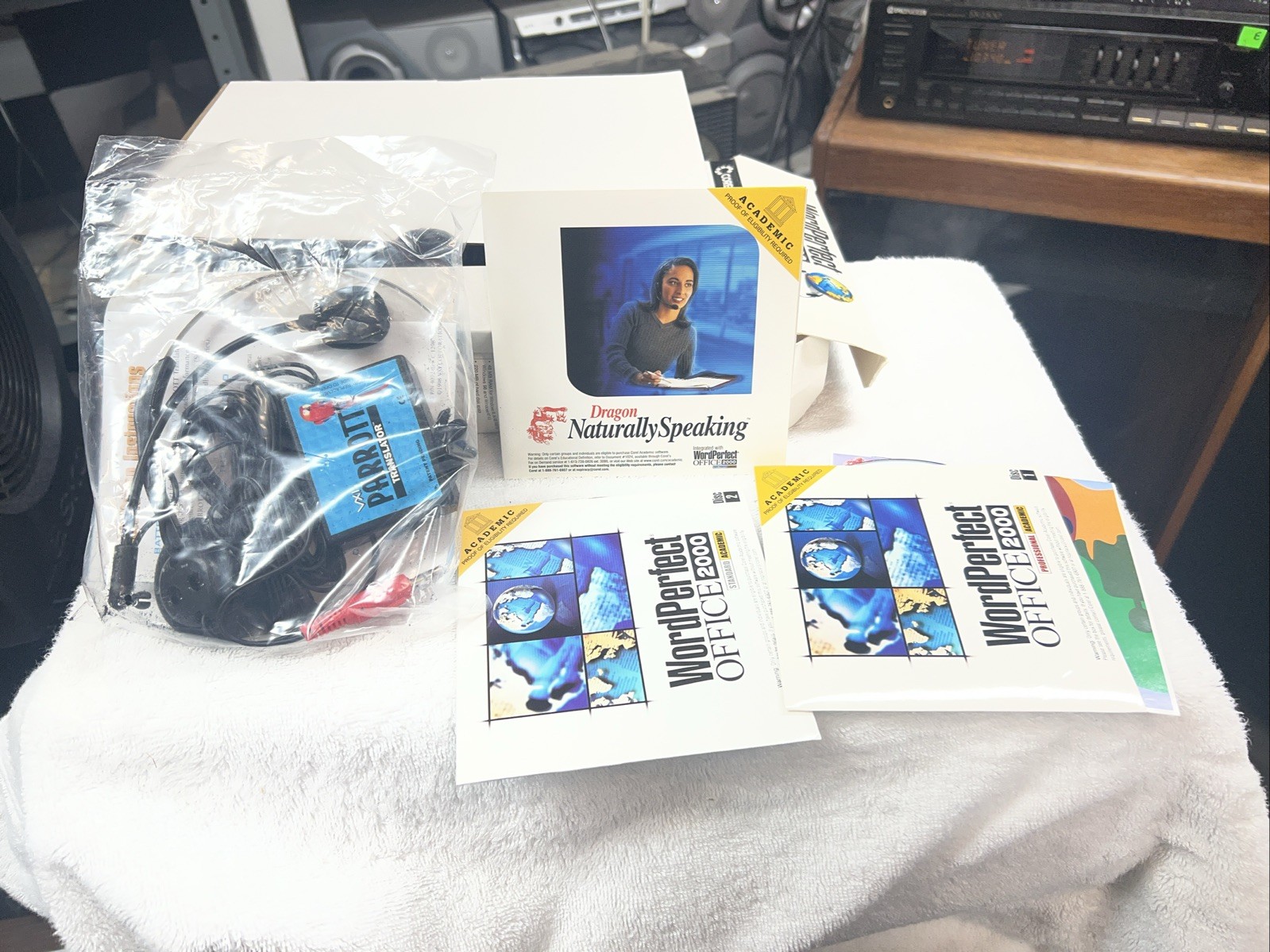 Word Perfect Office 2000 Professional Academic WordPerfect 2000 Open Box