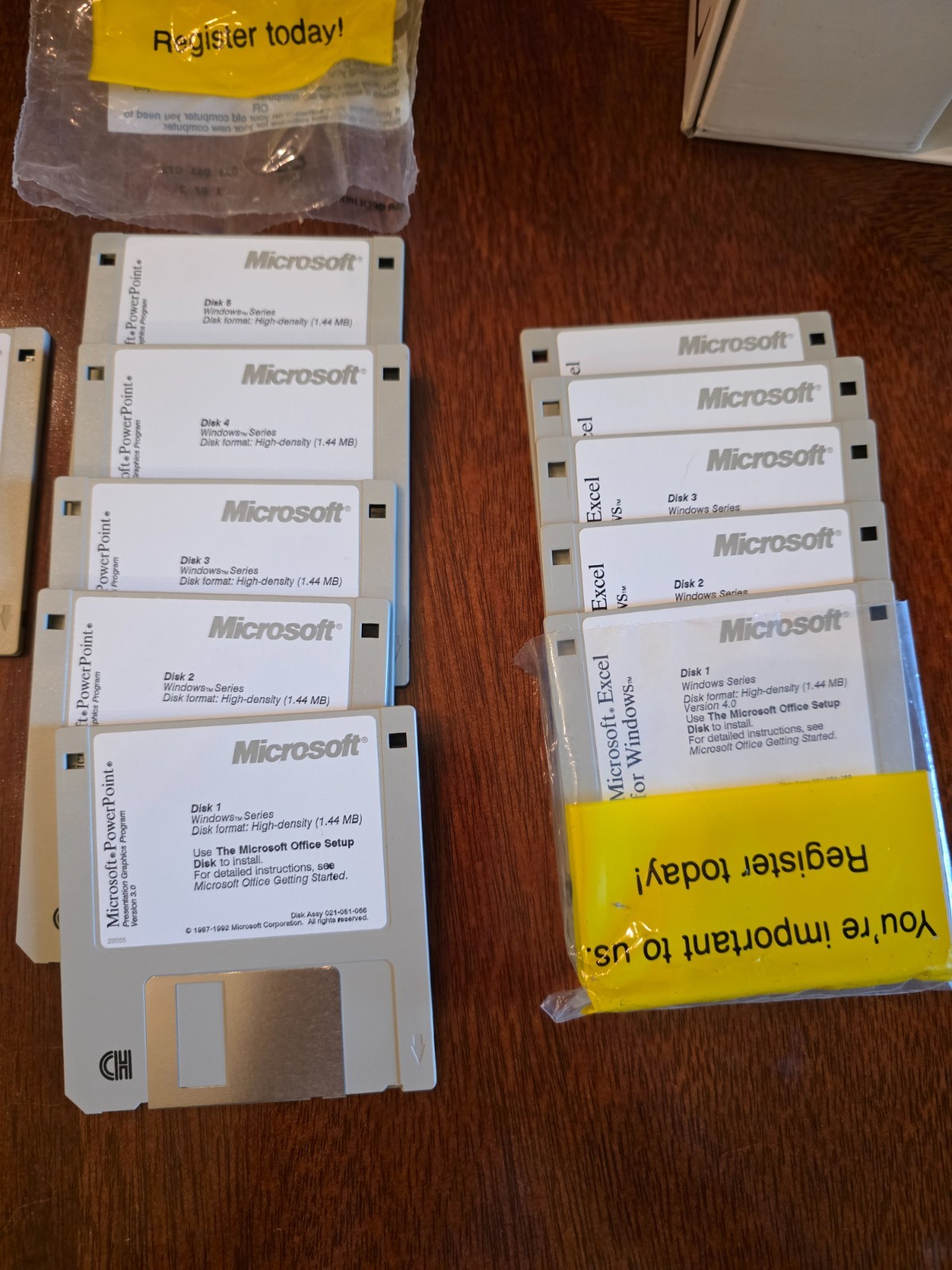 The Microsoft Office 3.0 (1992) WINDOWS 3.5″ Vintage Word Excel PowerPoint Mail
