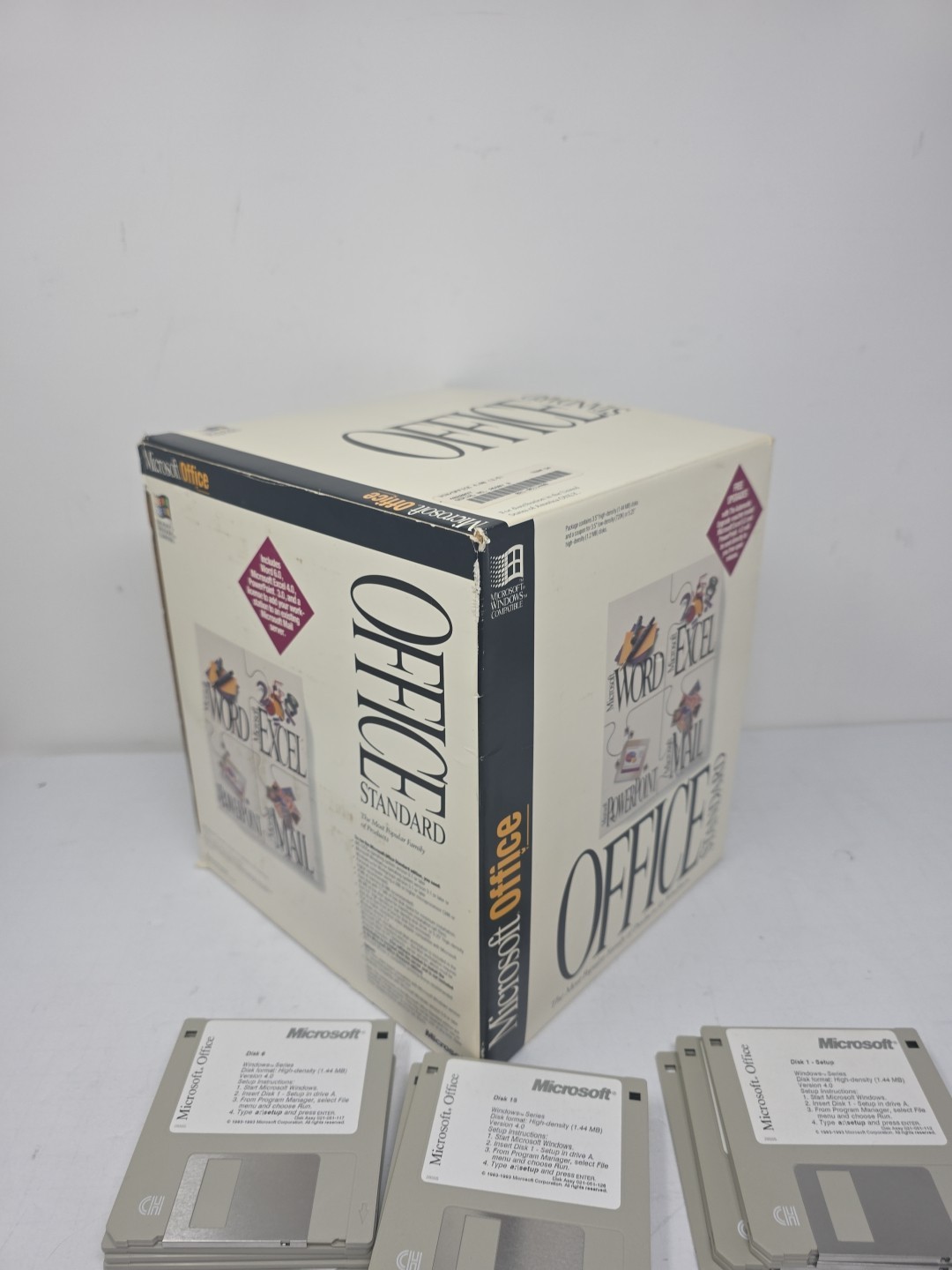 Vintage 1993 Microsoft Office Standard With 15 Floppy Disks ,books,