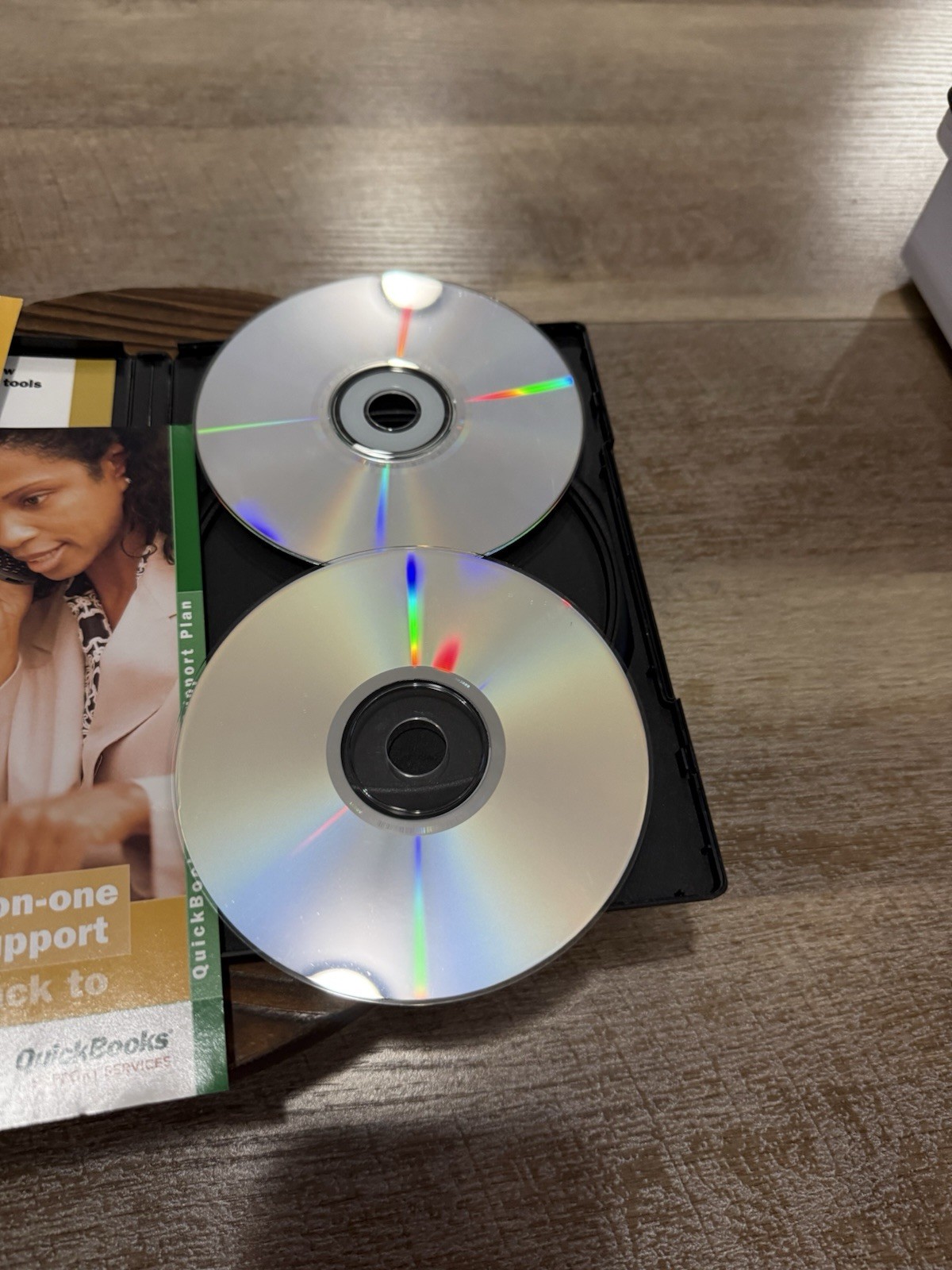 Intuit QuickBooks Pro 2004 with License for Windows 98/ME/2000/XP Used