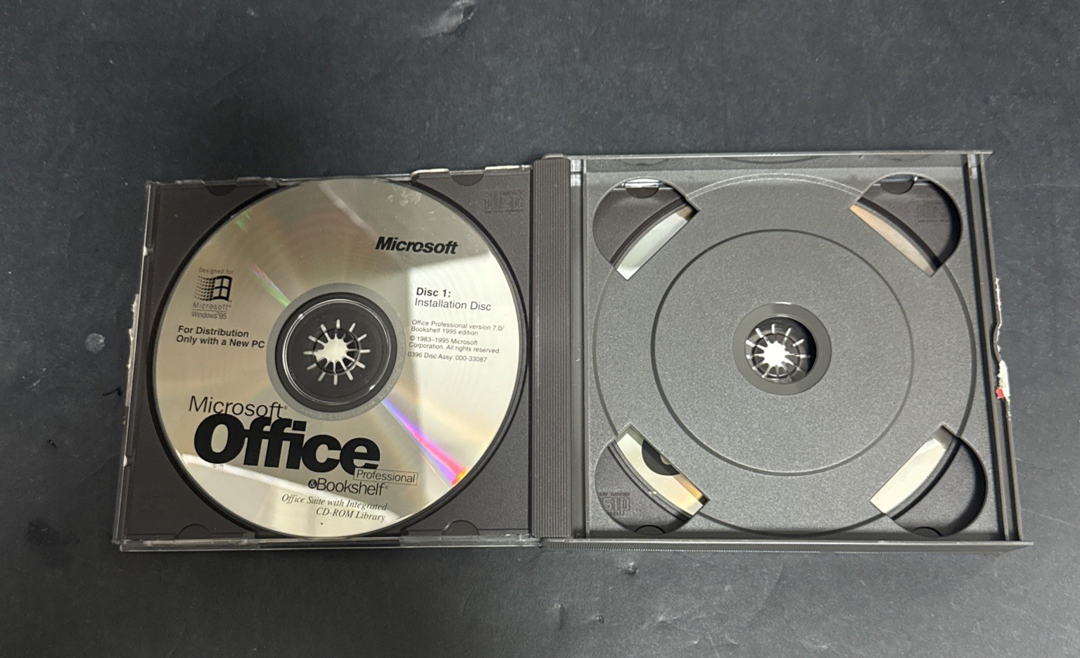 Microsoft Office Professional Version 7.0 & Bookshelf 1995 Edition Windows OEM