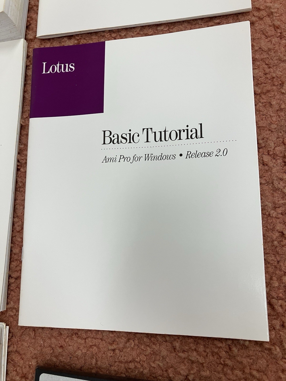 LOTUS AMI PRO FOR WINDOWS RELEASE 2.0 W/ GUIDES, FLOPPY DISKS