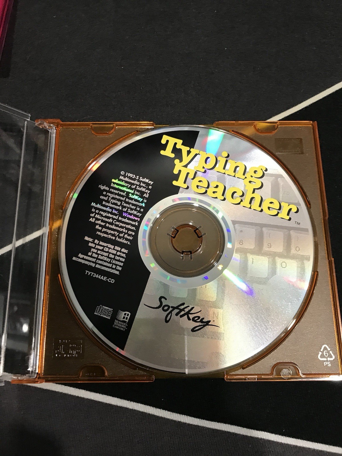 Windows95 Lot5 CD-ROM MicrosoftWord97 Bookshelf CreativeWrite2 3dFont TypingTeac