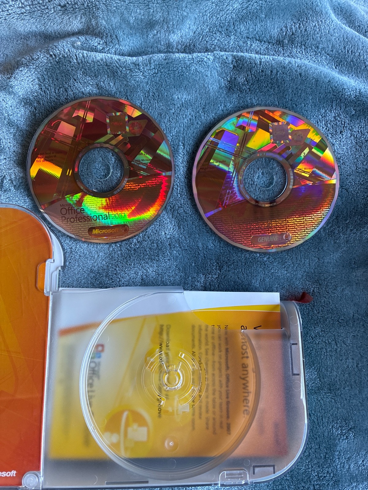 Microsoft Office 2007 Professional Full English Retail Version w/ Product Key