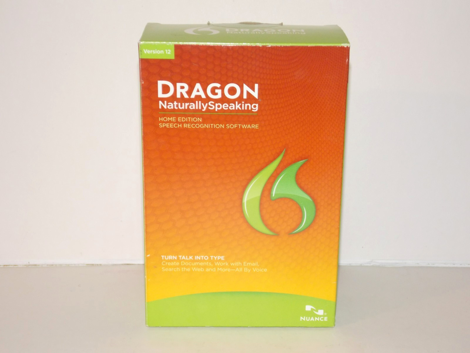 NEW Dragon Naturally Speaking 12 Home Edition Speech Recognition Software w/ Mic