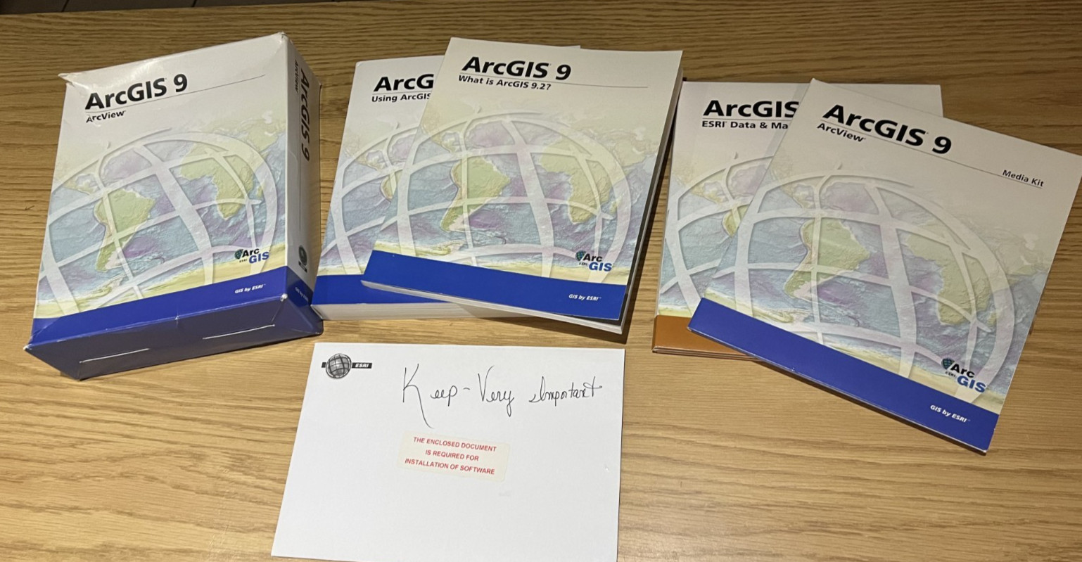ArcGIS 9 Complete Set ArcView 9.2 Data & Maps Media Kit & Software GIS by ESRI