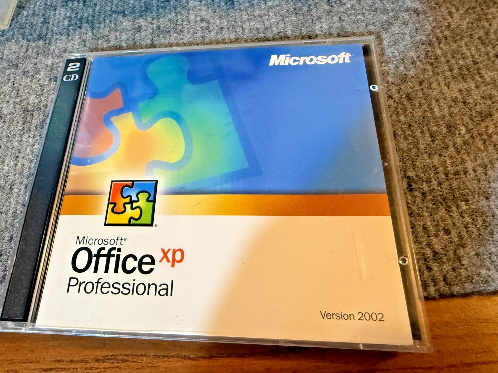 Microsoft Office XP Professional, Version 2002, 2 Discs with Product Key