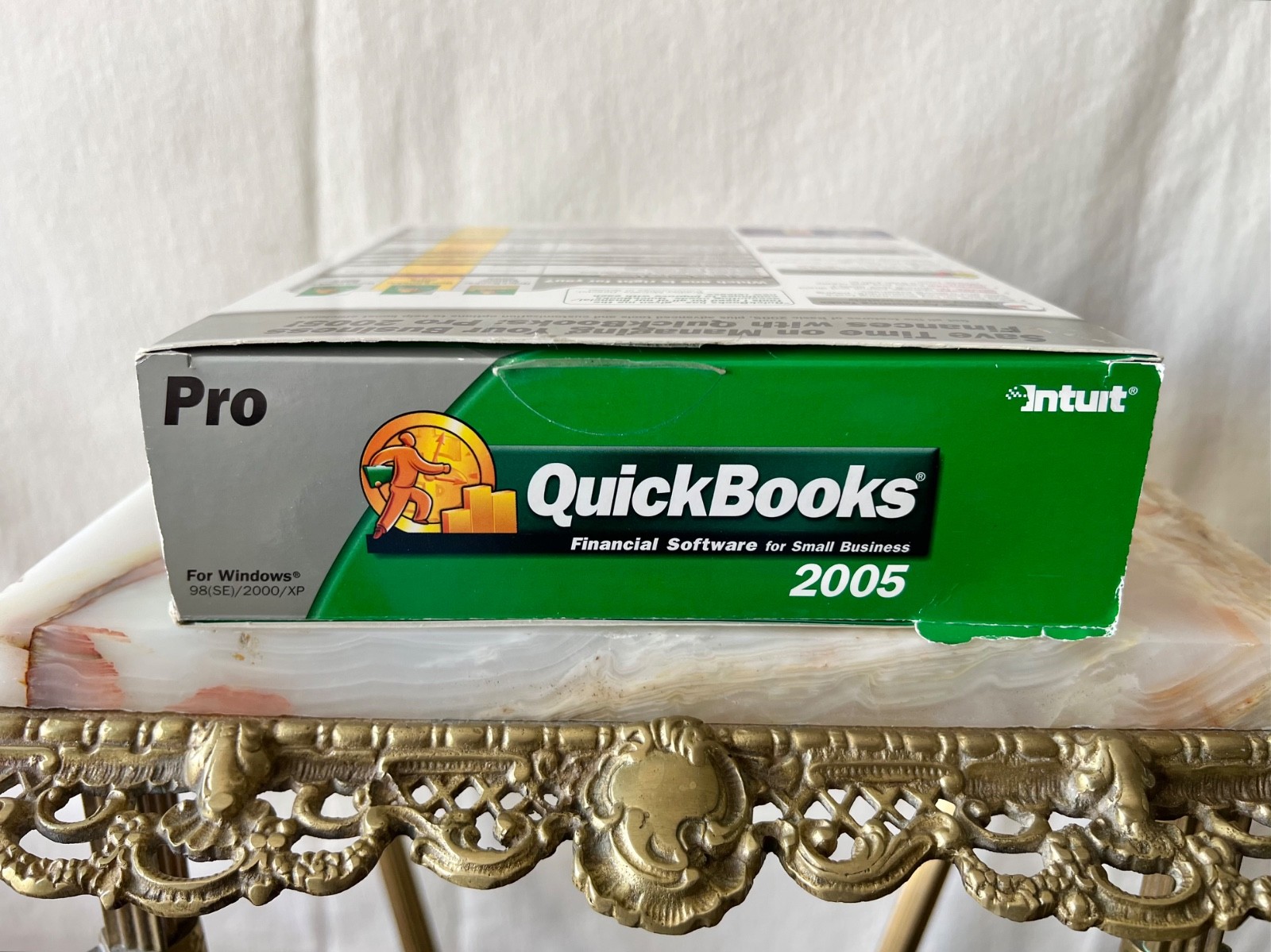 QuickBooks Pro 2005 Academic Version Complete Box CD Manual License Card PC