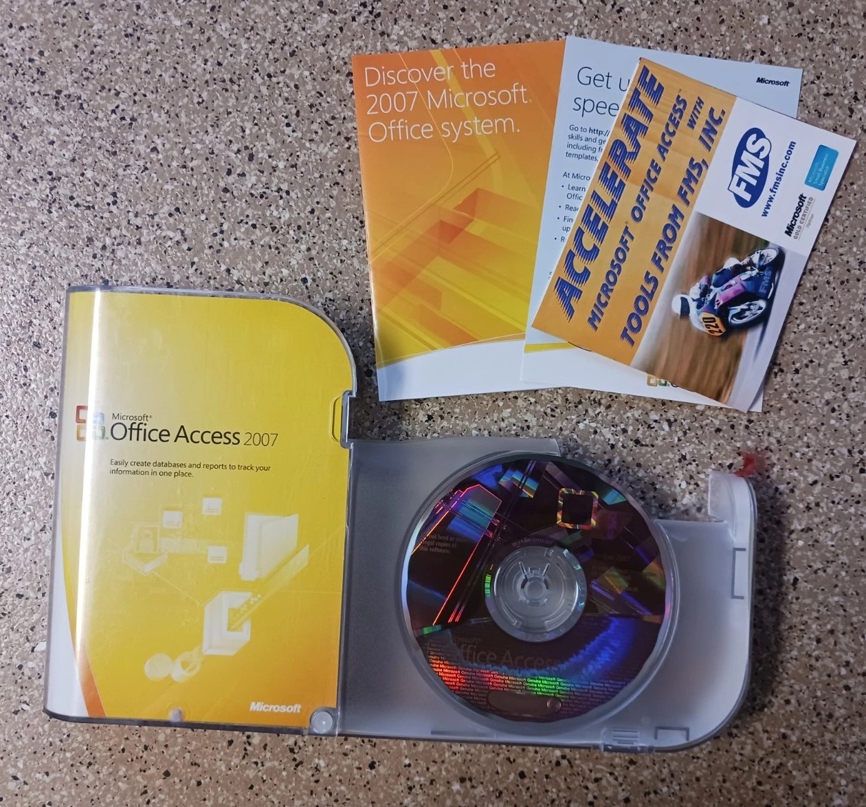 Lot 2 Micosoft Office Access 2007/Office Standard(Word,Excel,PowerPoint,Outlook)