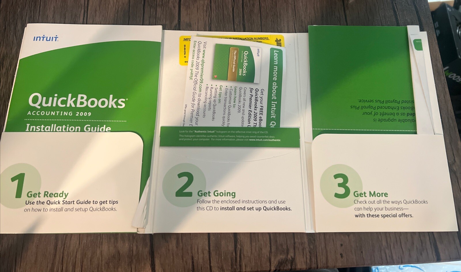 Intuit QuickBooks Accounting Pro 2009 with Key CD for Win XP / Vista
